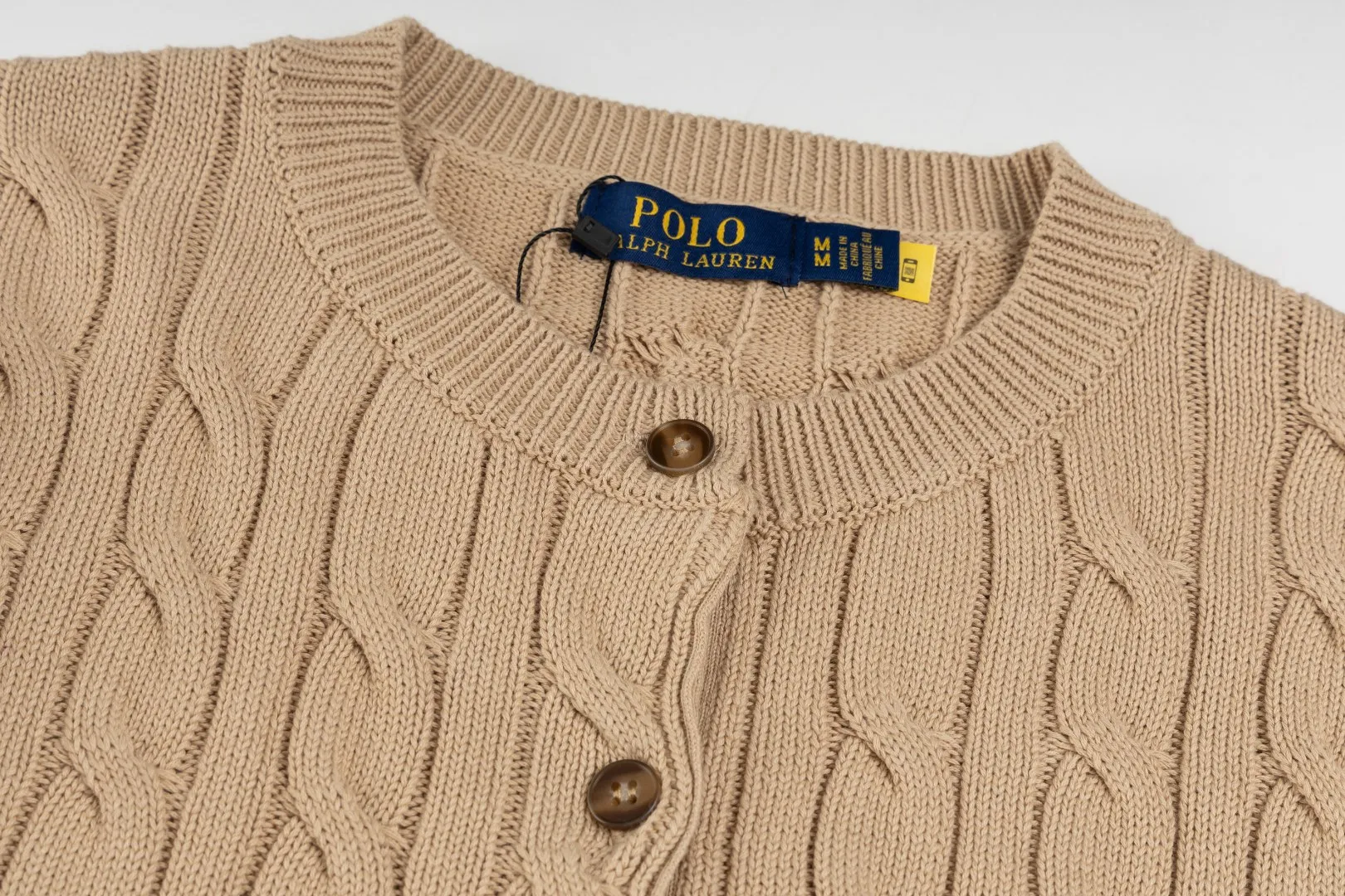 P230 #R93 RALPH LAUREN Ralph Lauren twelve colors classic small label embroidery logo seven-button knitted cable cardigan sweater women's top, high-density LOGO embroidery on the chest, original customization of tag accessories. Made of pure cotton yarn, pure cotton is skin-friendly and comfortable, small label war horse embroidered twist button cardigan sweater 🐎 high quality, follow the blogger to learn how to wear it! Let’s buy a Ralph Lauren cable sweater. It’s a super hard-to-find series after it became popular. It’s hard to find one on the official website. It’s simple and practical to wear, with a lazy and loose feel. The thickened fabric has more texture, feels soft and delicate, and has a loose fit. Whether worn alone or layered, you can wear different styles of fashion with just one piece!   Size: